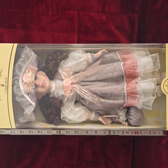 Caroline Taylor Collection-A Special Edition Hand Crafted Hand Painted Doll - Picture 5 of 5